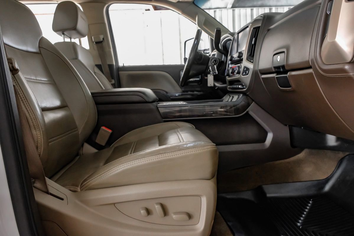 Used 2015 GMC Sierra 2500 Denali w/ Duramax Plus Package AWD/4WD image 31