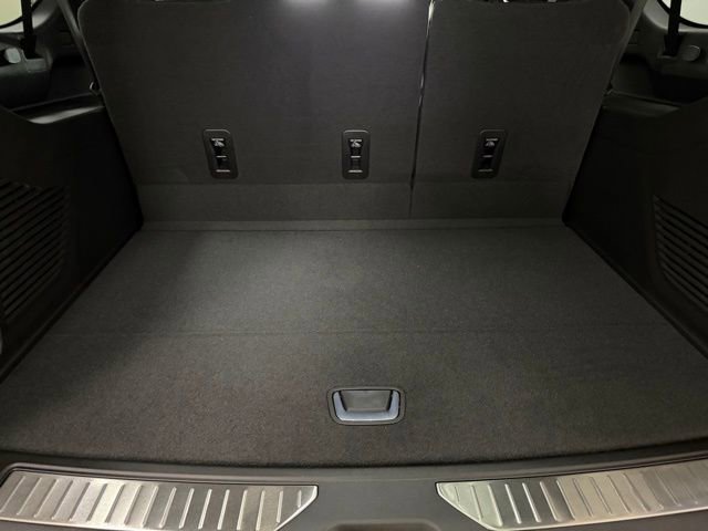 New 2026 Chevrolet Suburban High Country AWD/4WD image 27