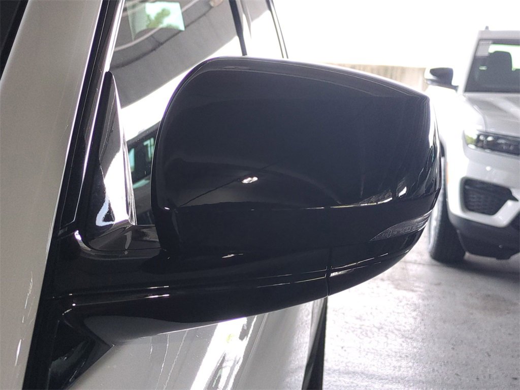 New 2025 Jeep Grand Cherokee L Altitude image 12