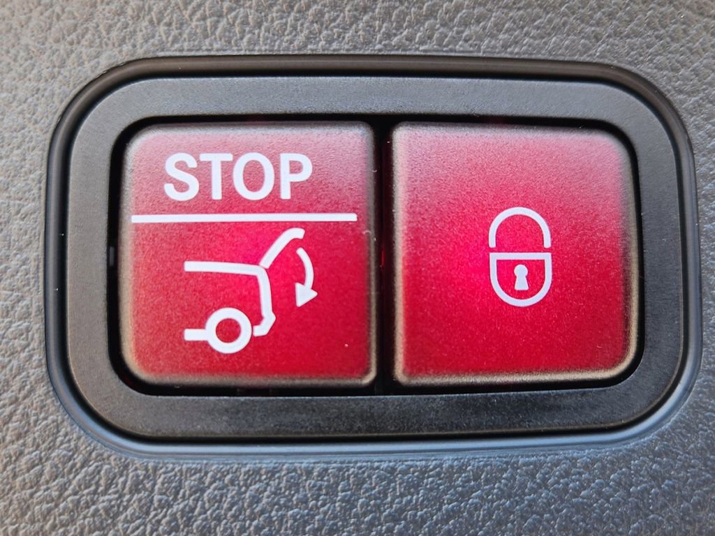 Used 2025 Mercedes-Benz GLA 250 4MATIC image 17