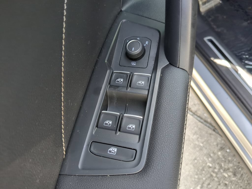 Certified 2023 Volkswagen Tiguan SE R-Line FWD image 17
