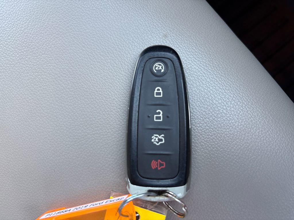 Used 2019 Ford Escape SEL AWD/4WD image 40