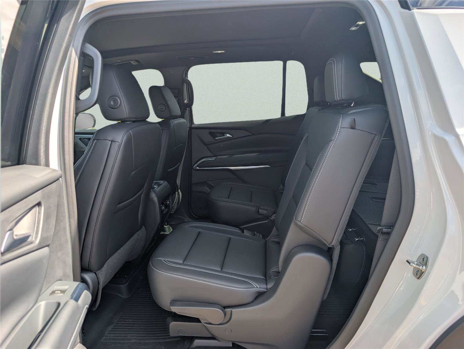 New 2026 Chevrolet Traverse LT w/ Sun and Wheel Package FWD image 12