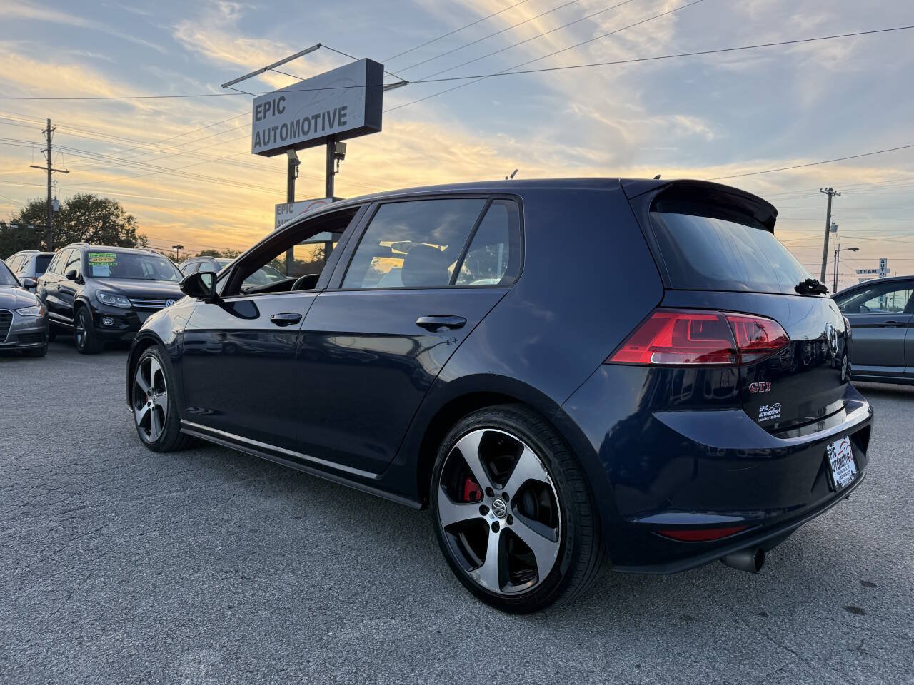 Used 2017 Volkswagen GTI SE FWD image 7