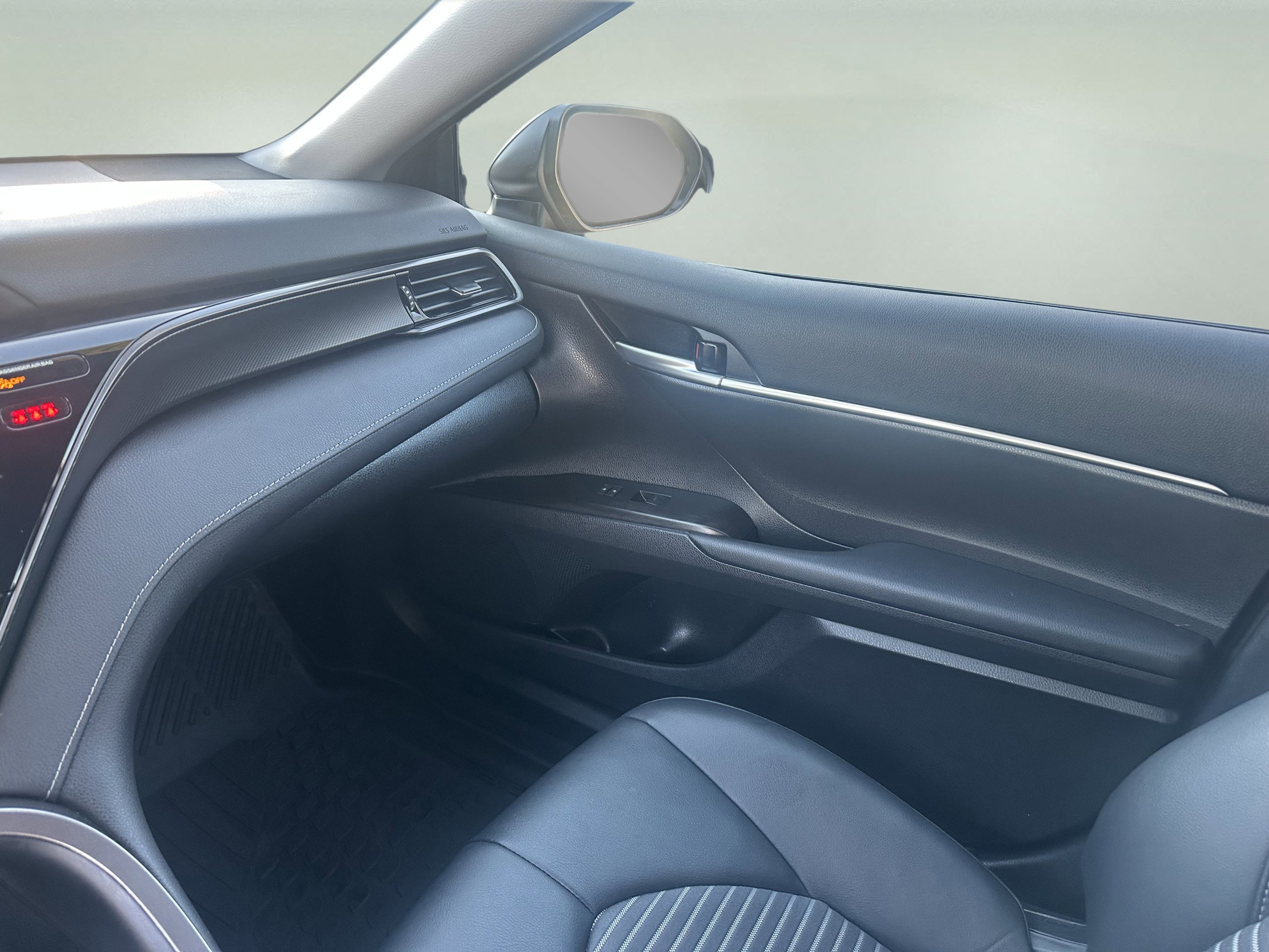 Used 2024 Toyota Camry SE image 16