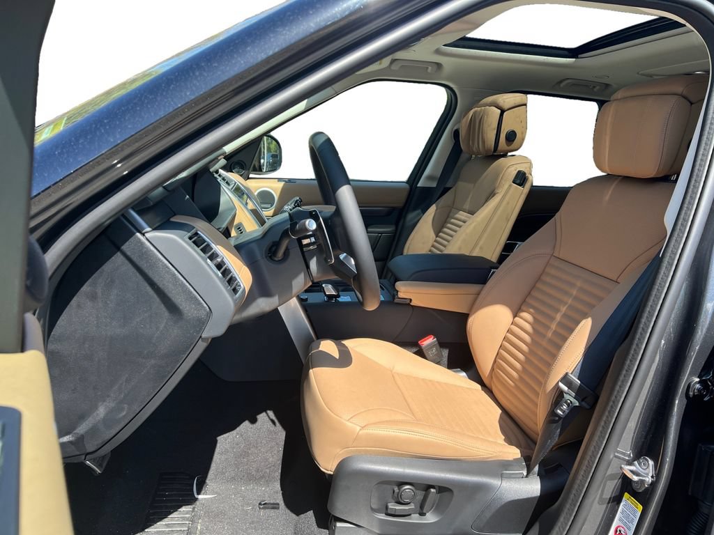 New 2025 Land Rover Discovery Metropolitan Edition AWD/4WD image 13