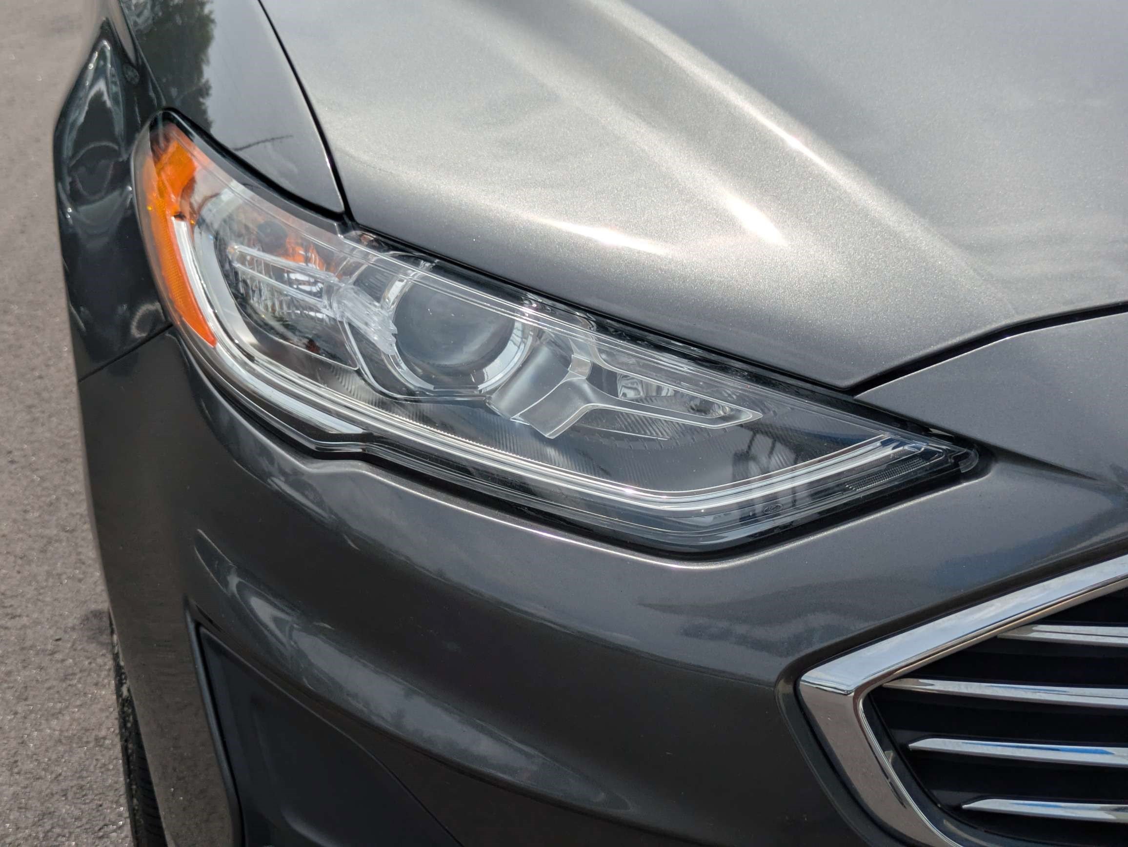 Used 2020 Ford Fusion SE FWD image 14