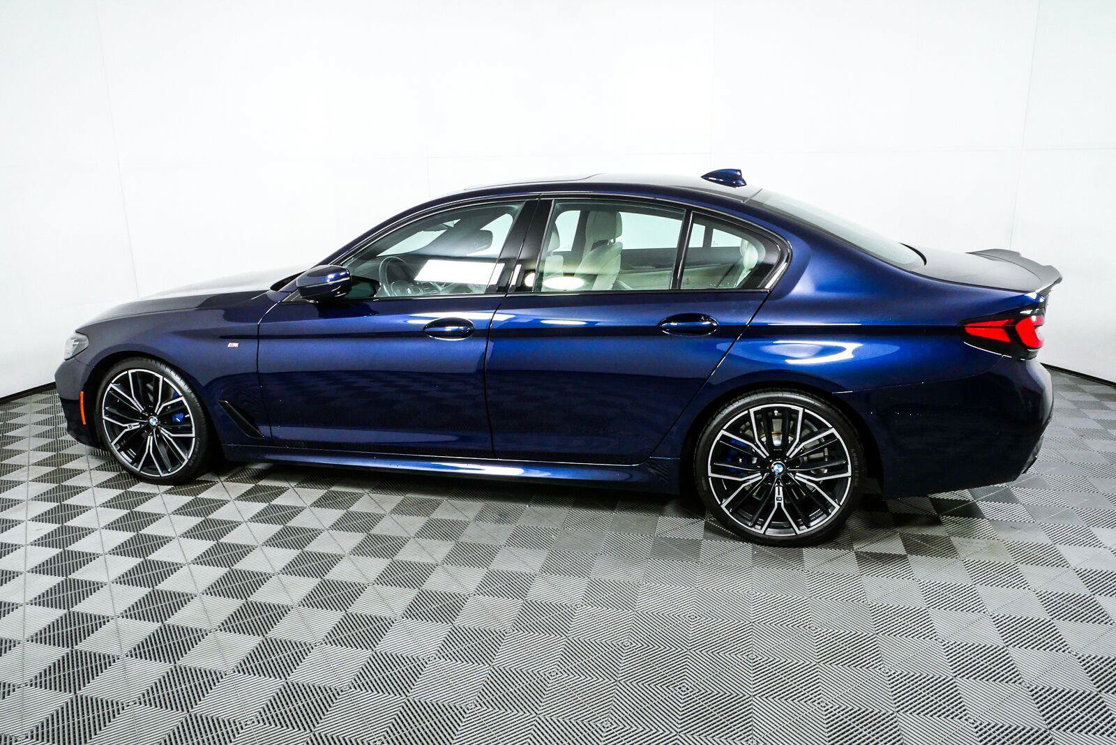 Used 2021 BMW M550i xDrive AWD/4WD image 30