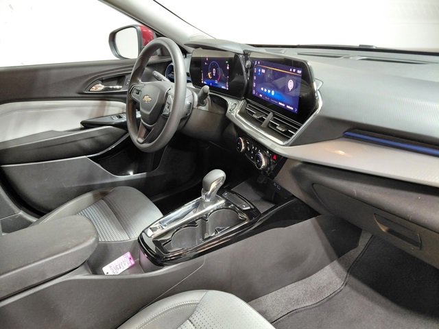Used 2025 Chevrolet Trax LT image 19