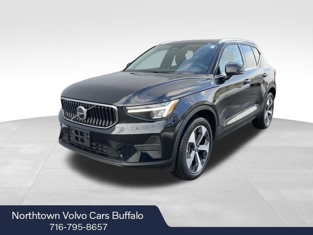 New 2025 Volvo XC40 B5 Core w/ Protection Package Premier