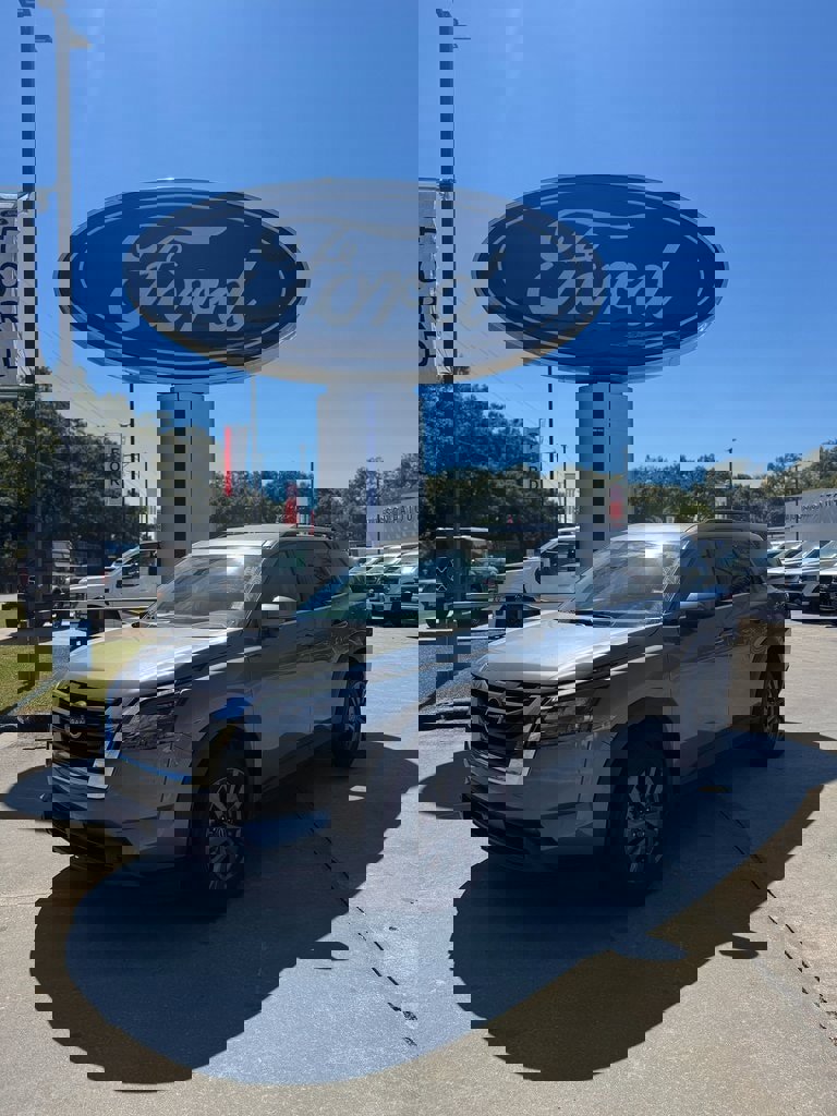 Used 2024 Nissan Pathfinder SV image 1