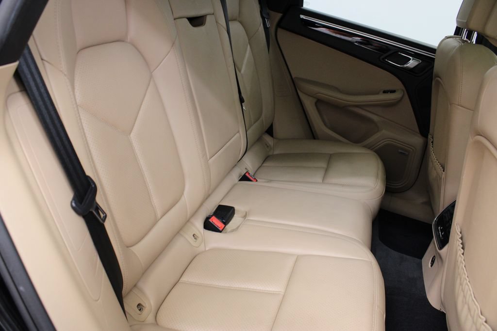 Used 2020 Porsche Macan AWD/4WD image 37