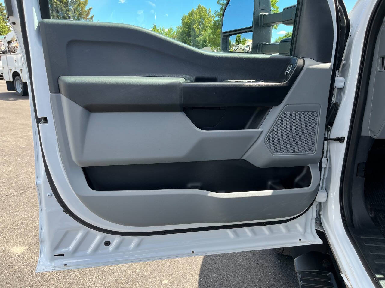 Used 2025 Ford F550 4x4 Crew Cab Super Duty image 10
