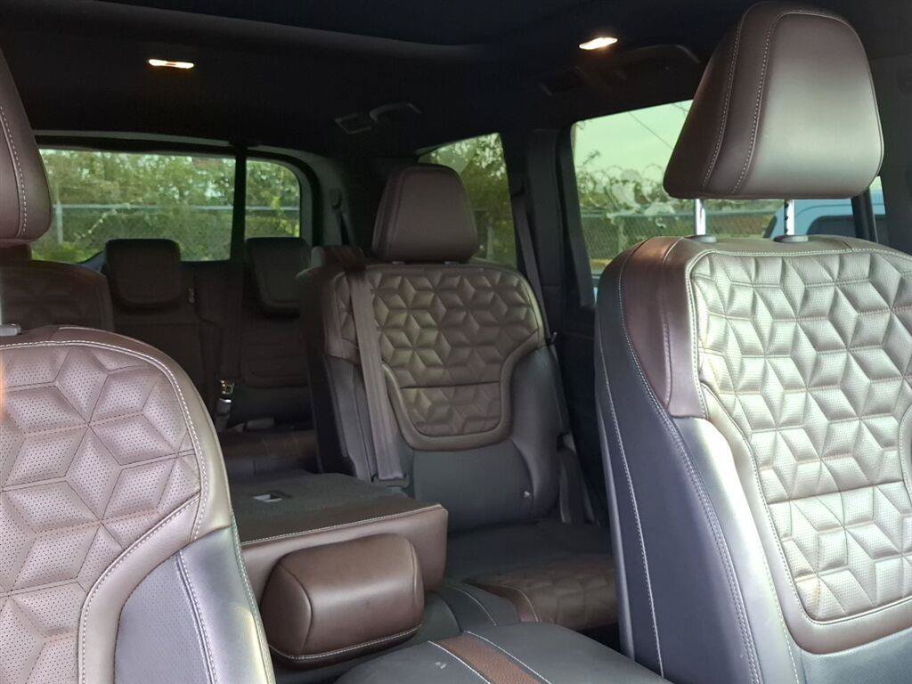Used 2025 Nissan Armada Platinum w/ Convenience Package RWD image 36