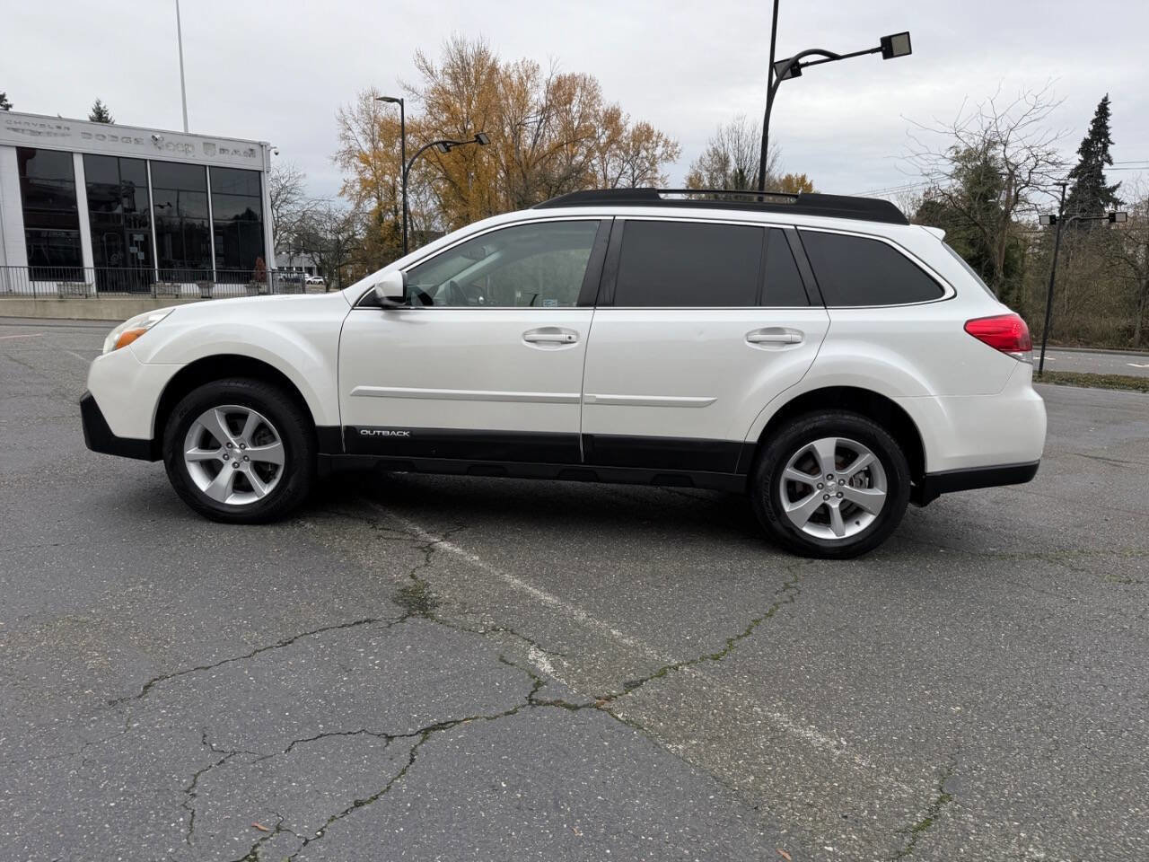 Used 2014 Subaru Outback 3.6R Limited w/ Moonroof Package image 5