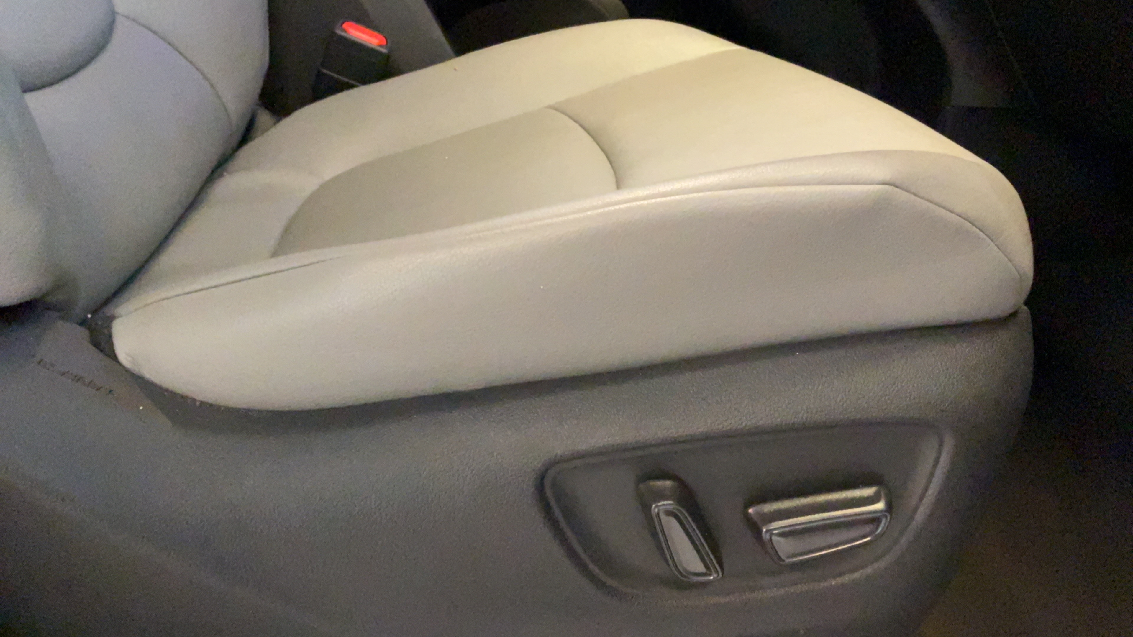 Certified 2025 Toyota Sienna XLE FWD image 37