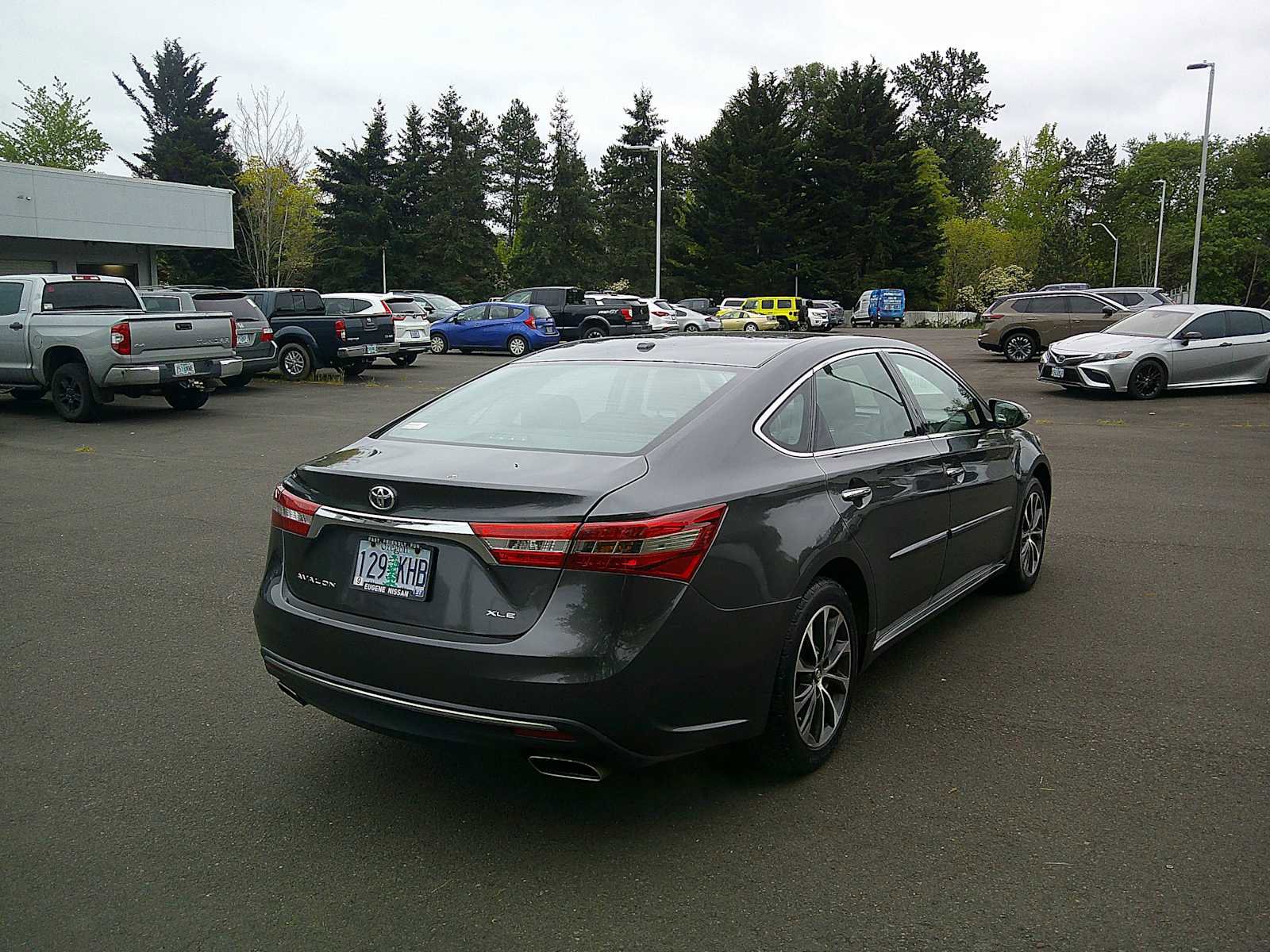 Used 2017 Toyota Avalon XLE Premium w/ All Weather Liner Package FWD image 5