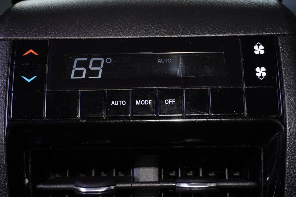 Used 2023 Jeep Grand Cherokee L Laredo image 12