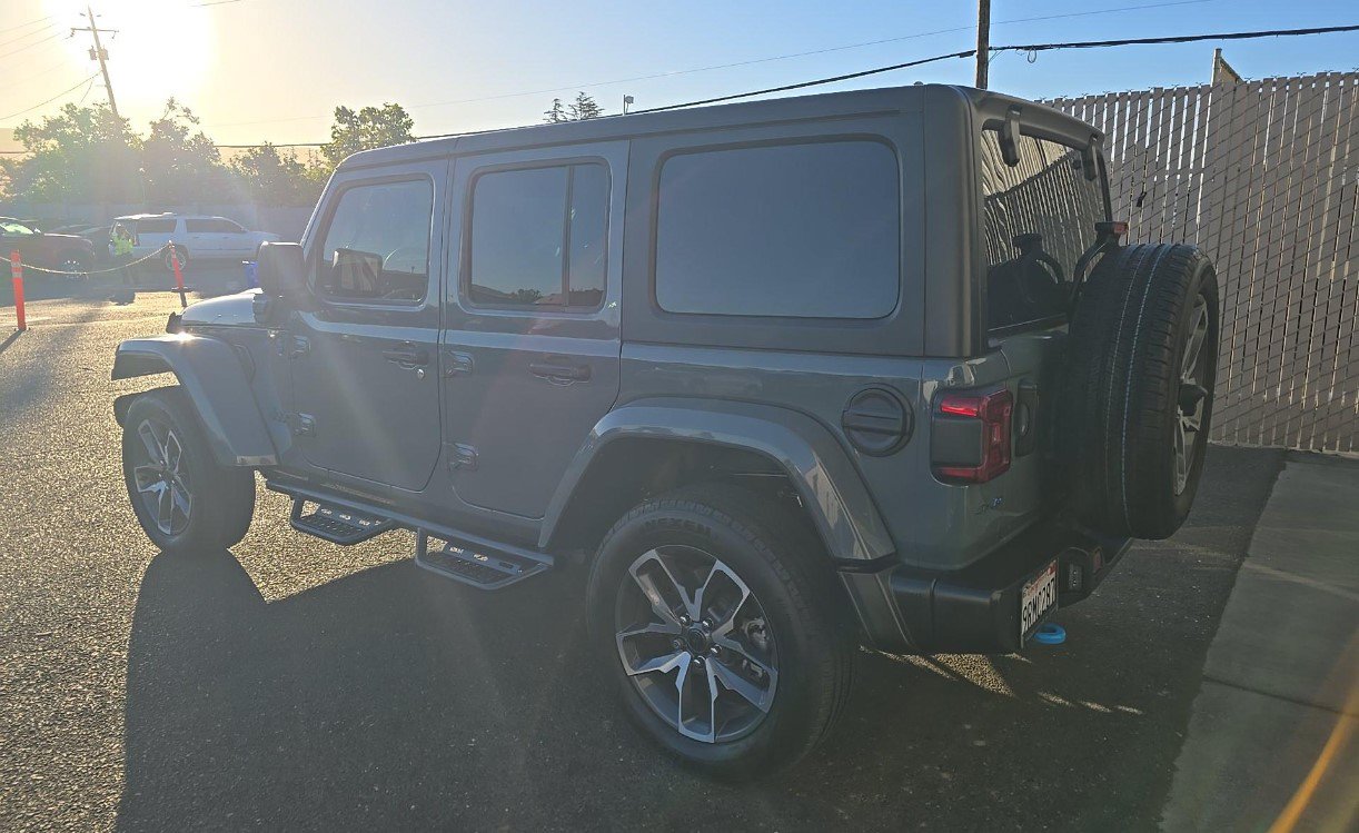 Used 2024 Jeep Wrangler Unlimited w/ Convenience Group AWD/4WD image 6