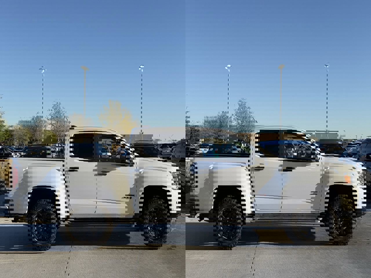 Certified 2022 GMC Canyon AT4 AWD/4WD image 3