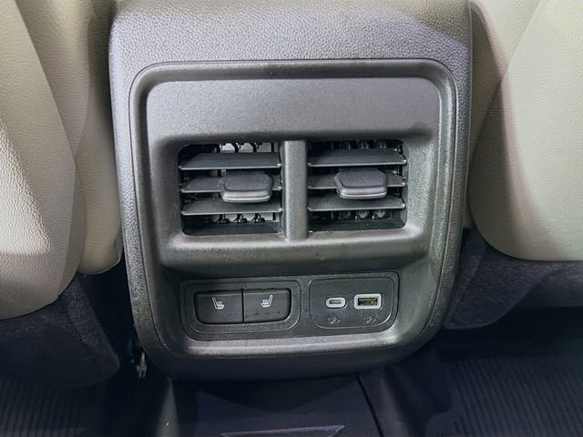 Used 2023 Cadillac XT4 Luxury w/ Cold Weather Package AWD/4WD image 23