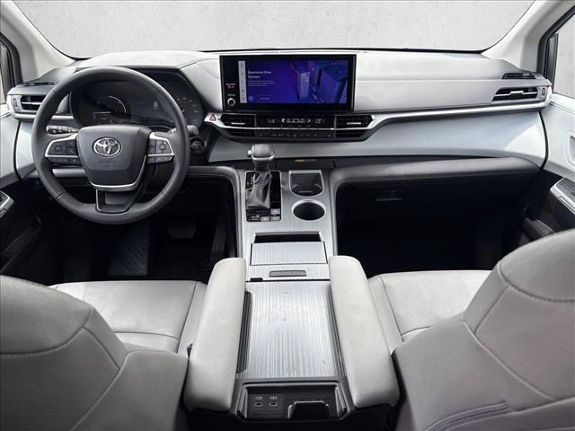 Used 2026 Toyota Sienna XLE FWD image 19