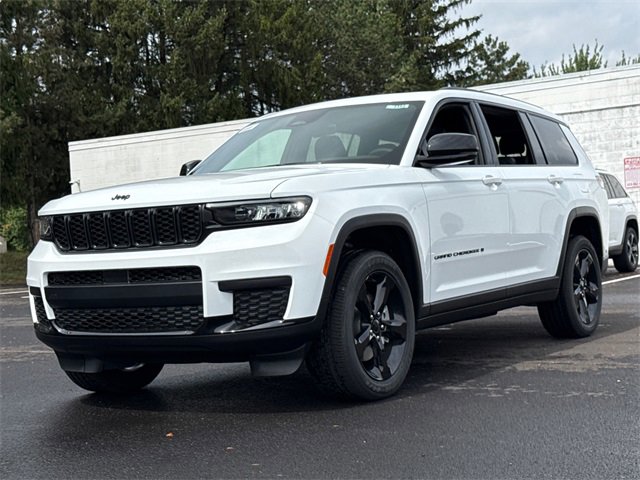 New 2025 Jeep Grand Cherokee L Altitude image 10