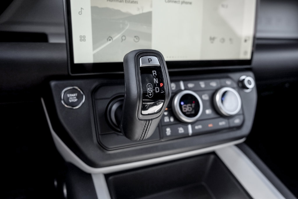 New 2026 Land Rover Defender 110 X-Dynamic SE AWD/4WD image 15