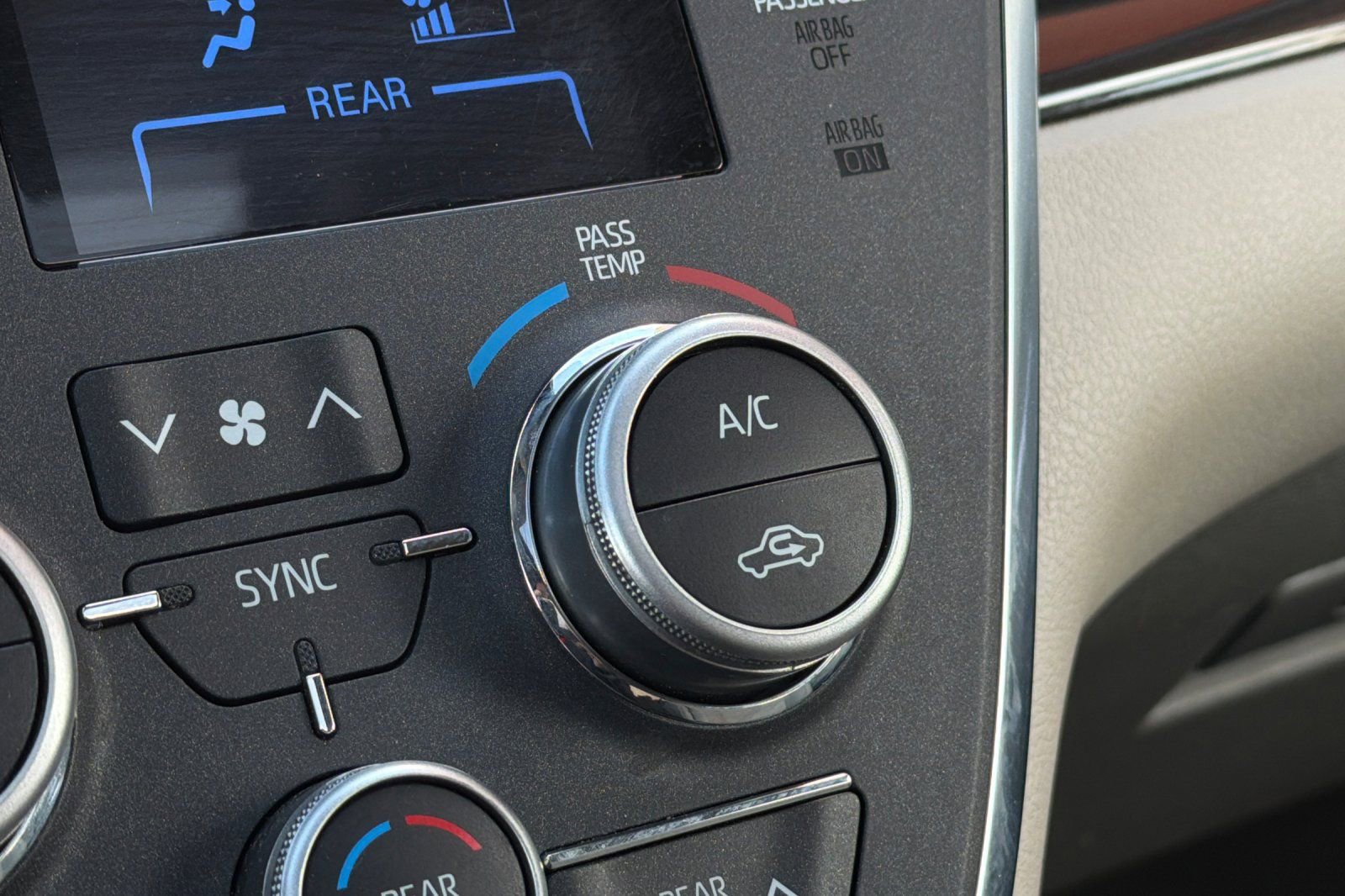 Used 2019 Toyota Sienna XLE w/ XLE Navigation Package AWD/4WD image 30
