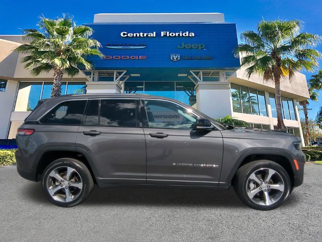 Used 2023 Jeep Grand Cherokee Limited w/ Trailer Tow Prep Group (B) AWD/4WD image 4