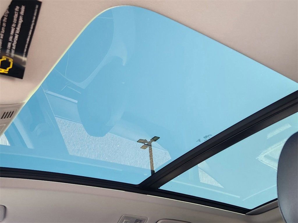 New 2025 Volkswagen Taos SE image 17