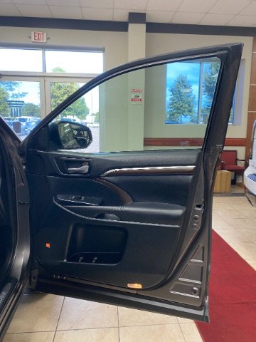 Used 2014 Toyota Highlander Limited AWD/4WD image 11