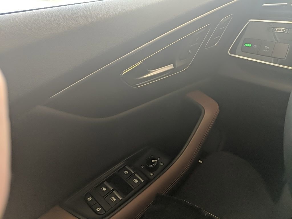 Used 2022 Audi Q8 Premium Plus w/ Premium Plus Package image 30