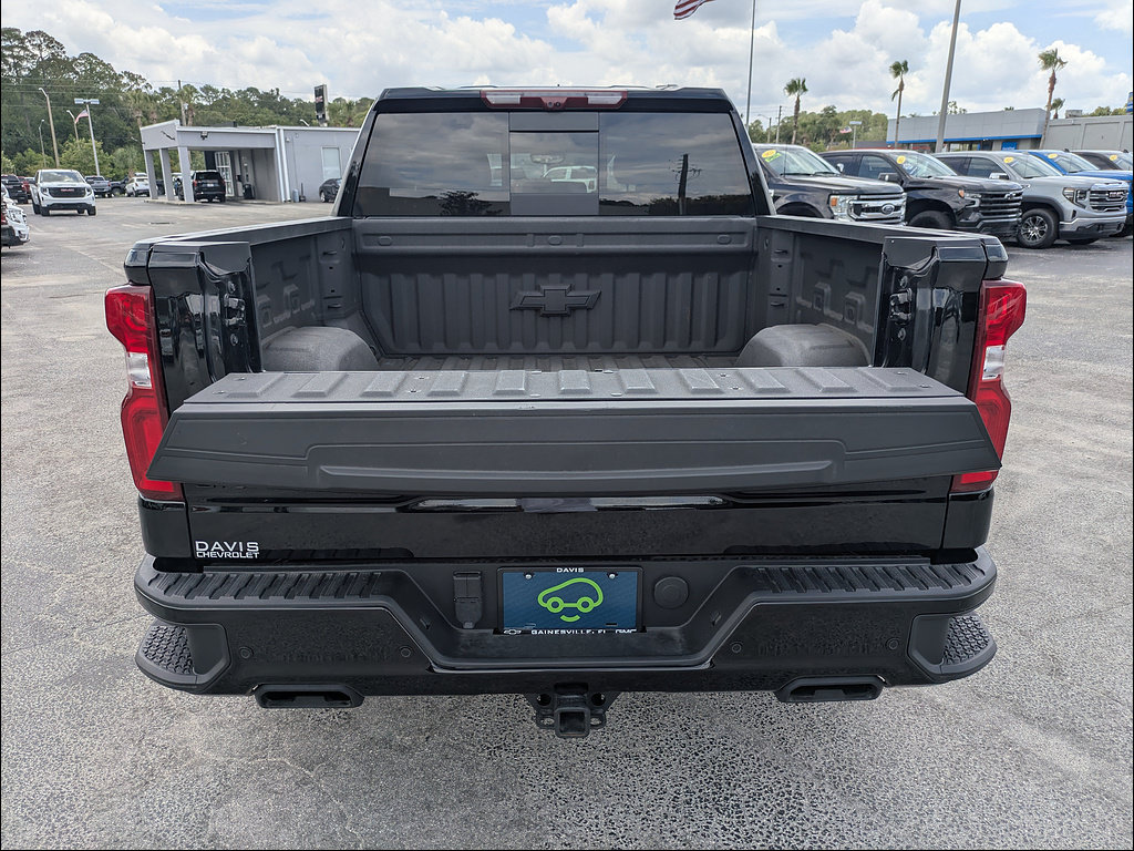 Used 2025 Chevrolet Silverado 1500 High Country w/ Midnight Edition AWD/4WD image 11