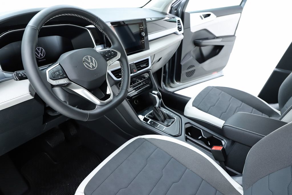 New 2026 Volkswagen Taos SE image 19