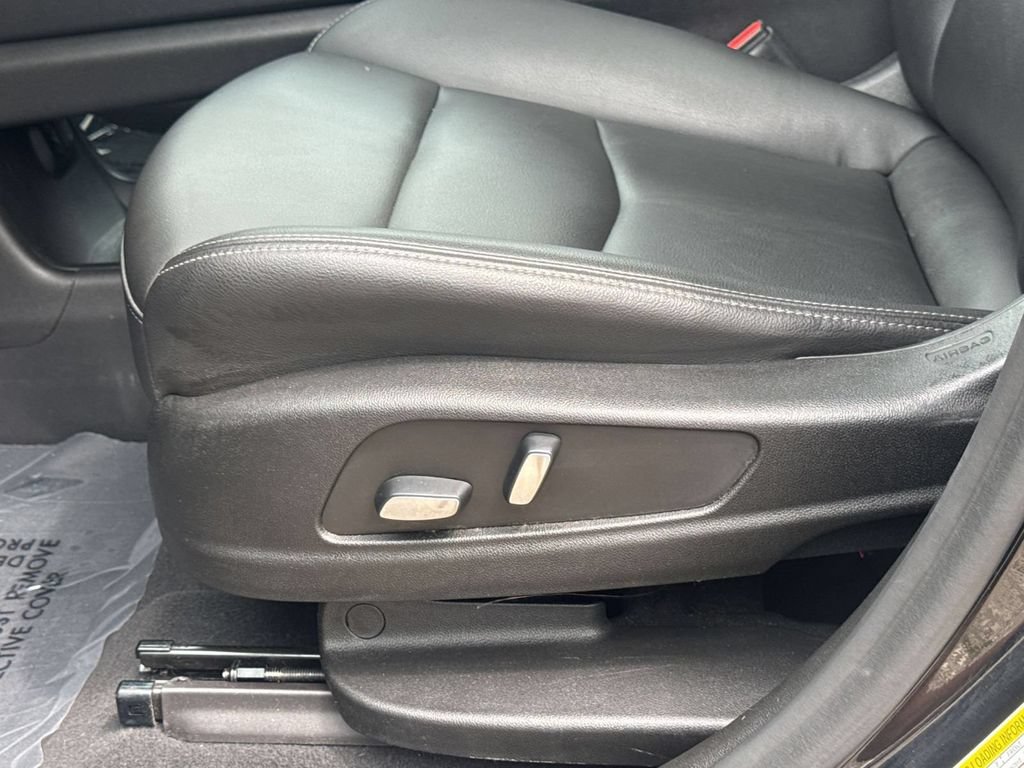 Used 2021 Cadillac XT6 Luxury w/ LPO, Floor Liner Package FWD image 14