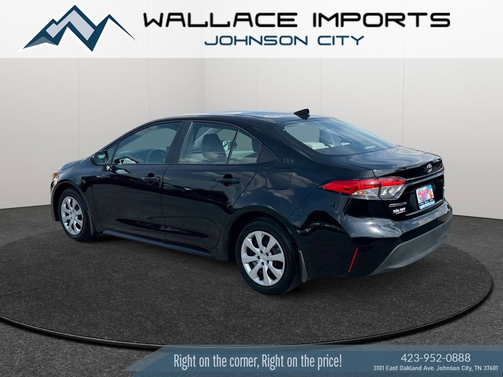 Used 2025 Toyota Corolla LE FWD image 3