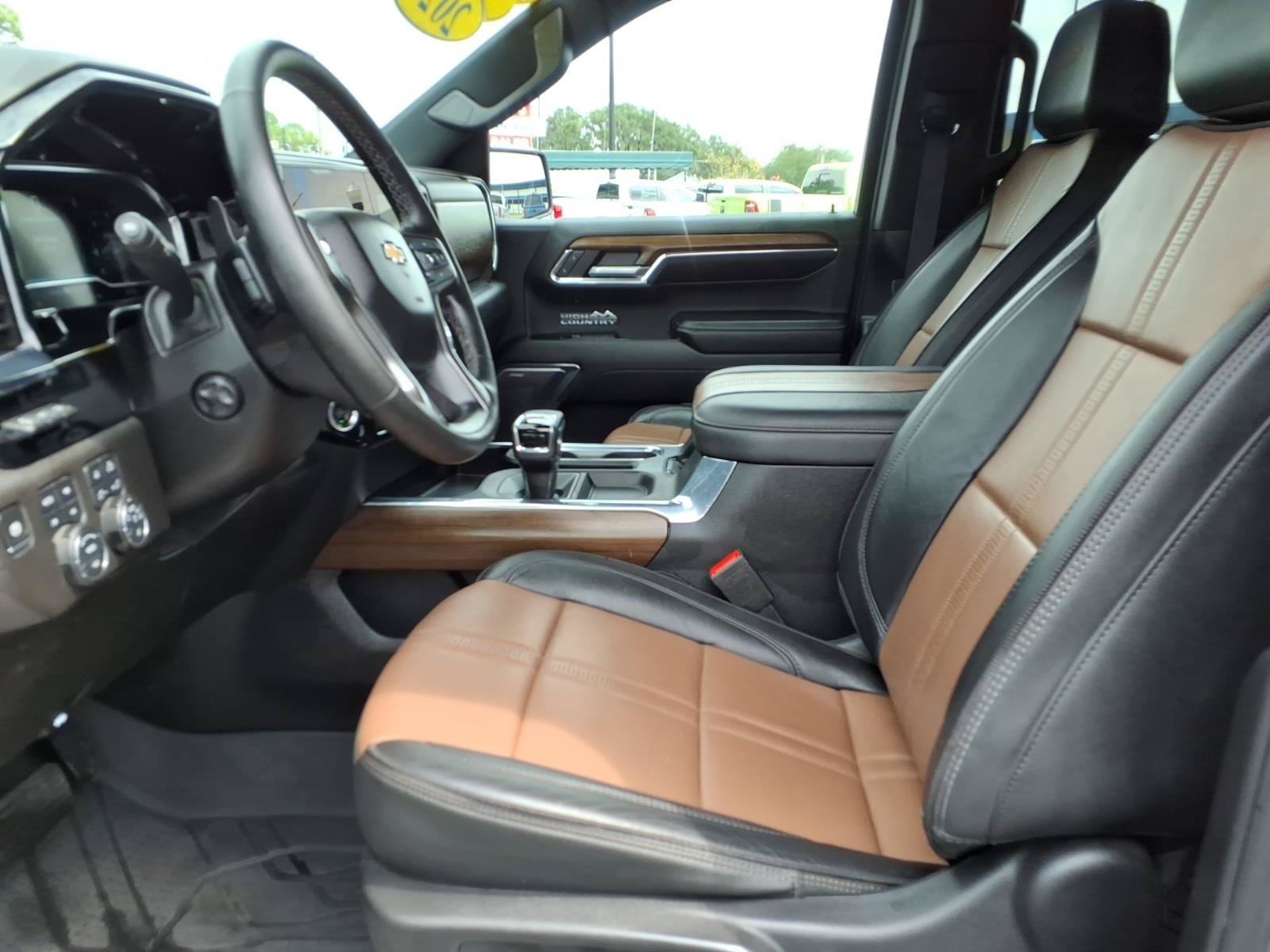 Used 2024 Chevrolet Silverado 1500 High Country w/ Technology Package AWD/4WD image 22