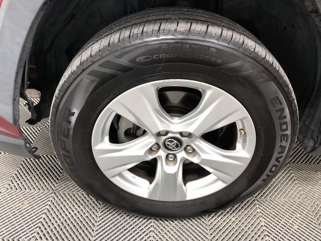 Used 2019 Toyota RAV4 XLE w/ Convenience Package FWD image 28