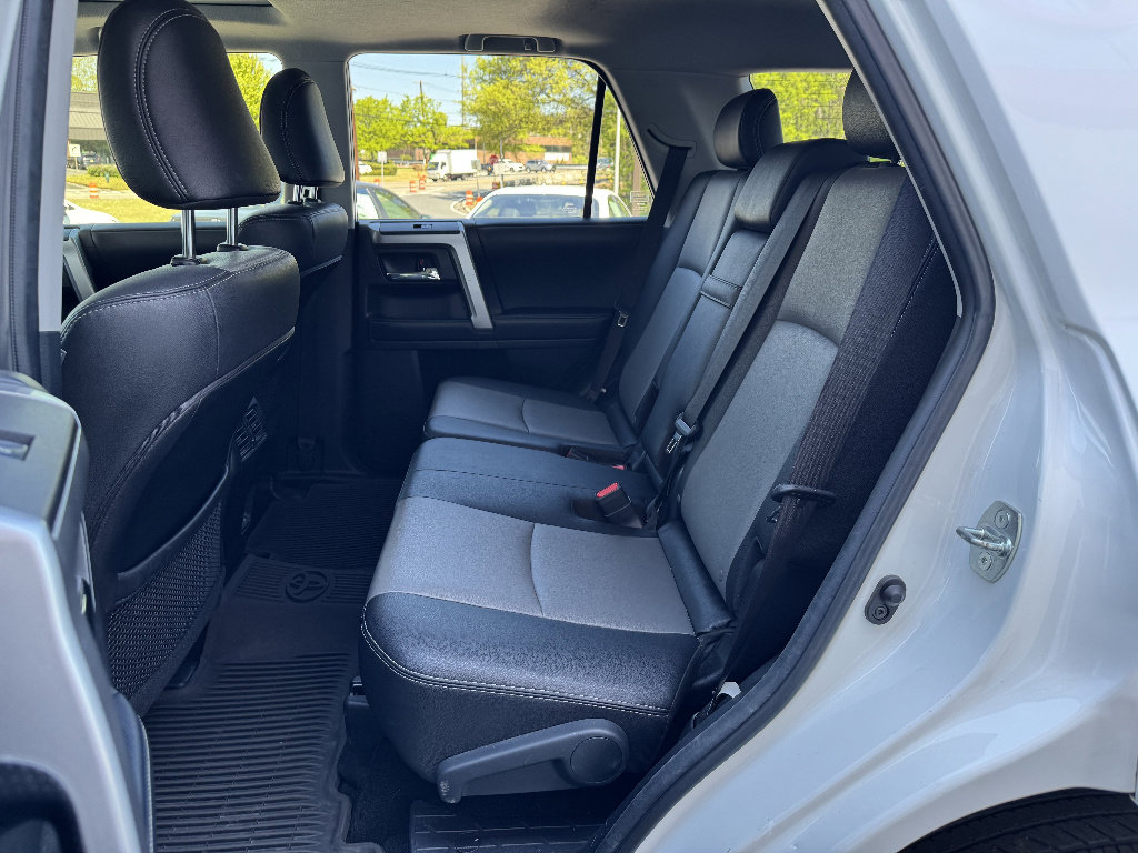 Used 2022 Toyota 4Runner SR5 Premium w/ Moonroof Package AWD/4WD image 9