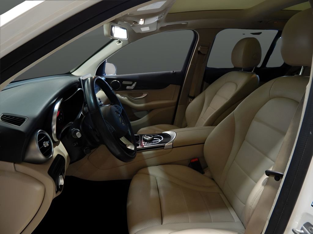 Used 2019 Mercedes-Benz GLC 300 4MATIC w/ Premium Package image 16