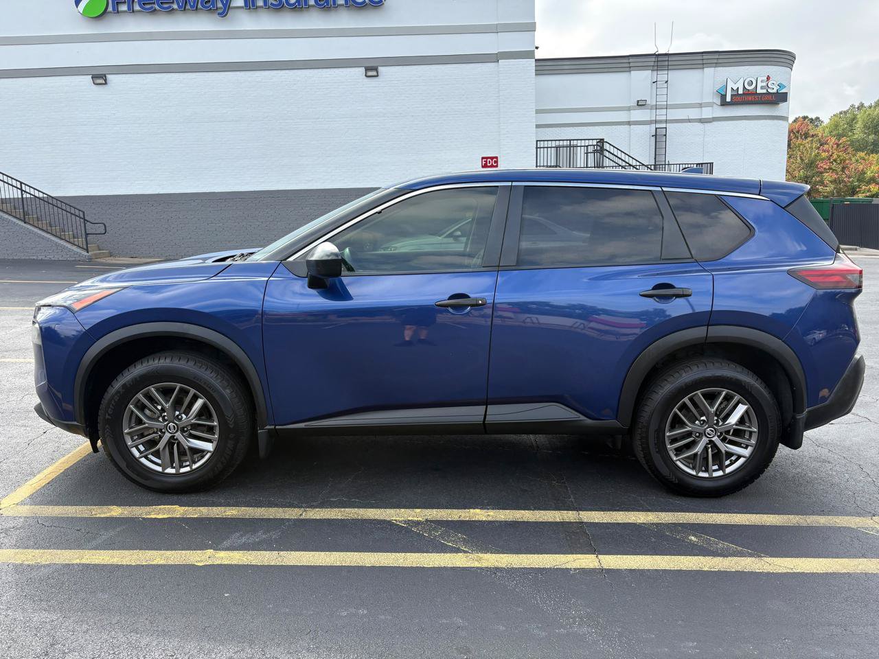 Used 2021 Nissan Rogue S FWD image 8