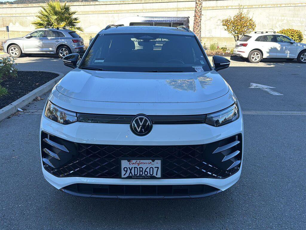 Used 2026 Volkswagen Tiguan SE R-Line AWD/4WD image 3