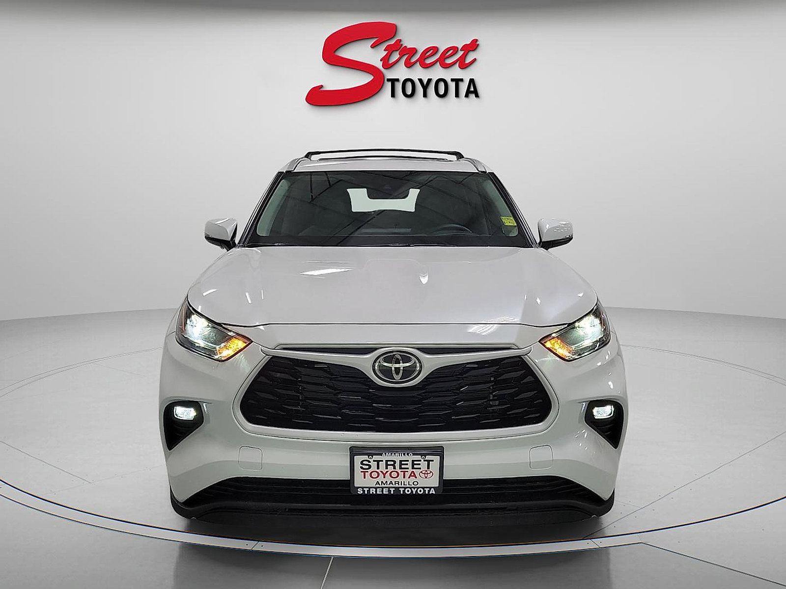 Certified 2024 Toyota Highlander XLE AWD/4WD image 6
