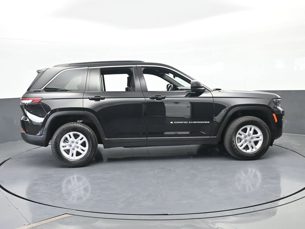 Used 2025 Jeep Grand Cherokee Laredo image 7