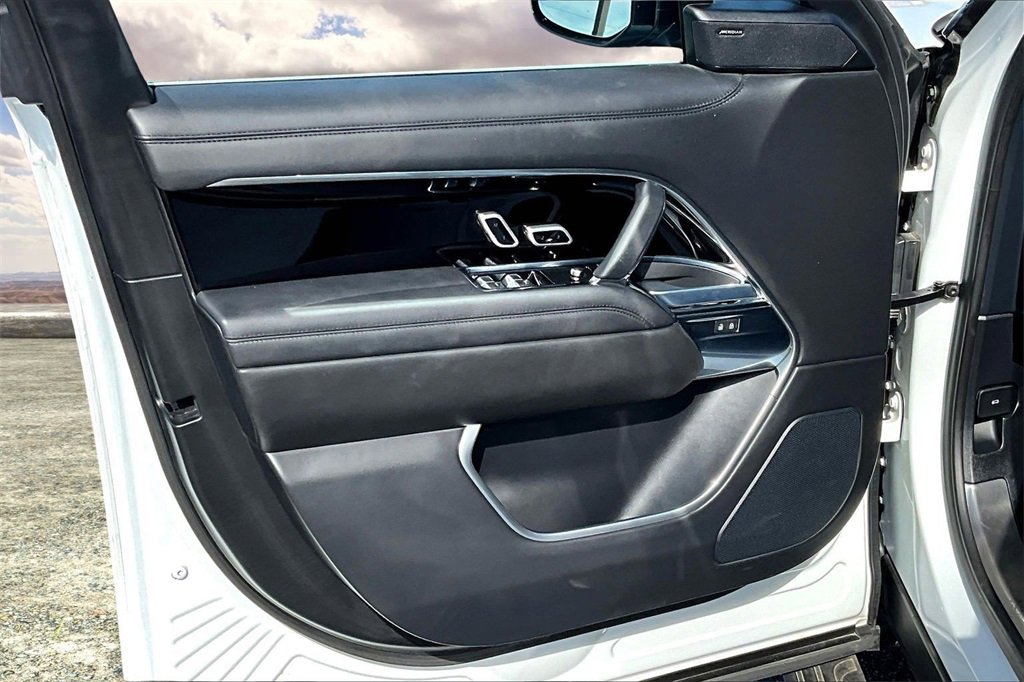 Used 2023 Land Rover Range Rover Long Wheelbase SE image 20