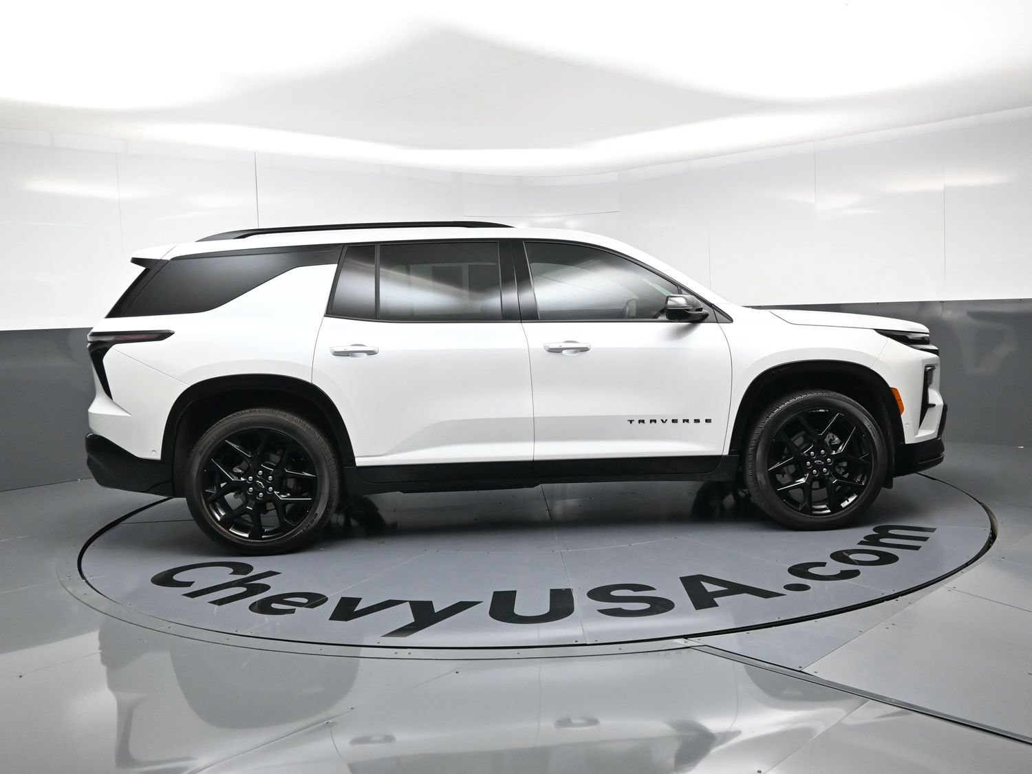Used 2025 Chevrolet Traverse RS w/ LPO, Floor Liner Package FWD image 10