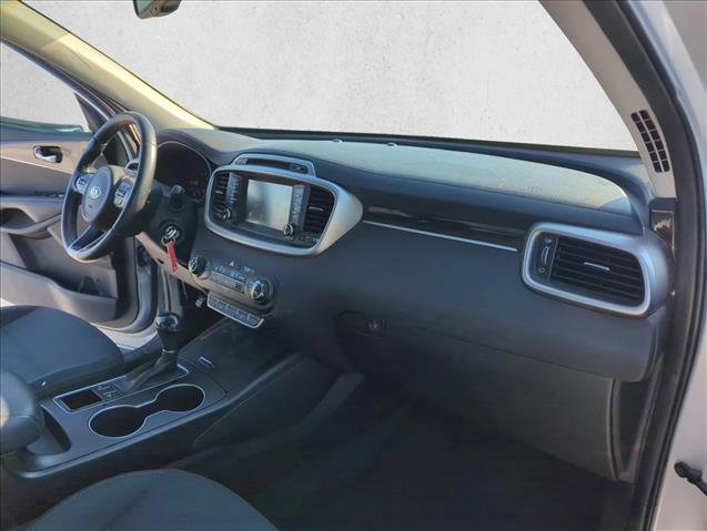 Used 2017 Kia Sorento LX w/ LX Convenience Package image 25