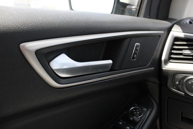 Used 2017 Ford Edge SEL w/ Canadian Touring Package AWD/4WD image 7