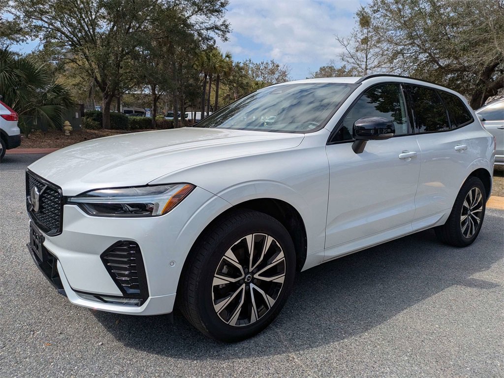 Used 2023 Volvo XC60 B5 Plus image 8